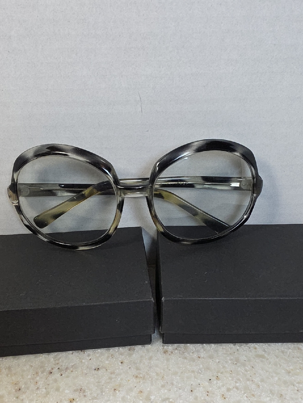 Classic Round Women's Sunglasses - Gray Tortoiseshell